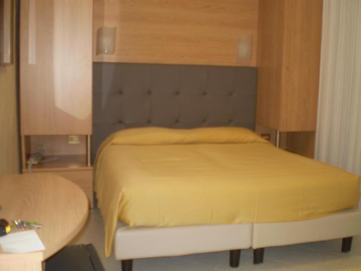 Hotel Baviera Sottomarina Eksteriør billede