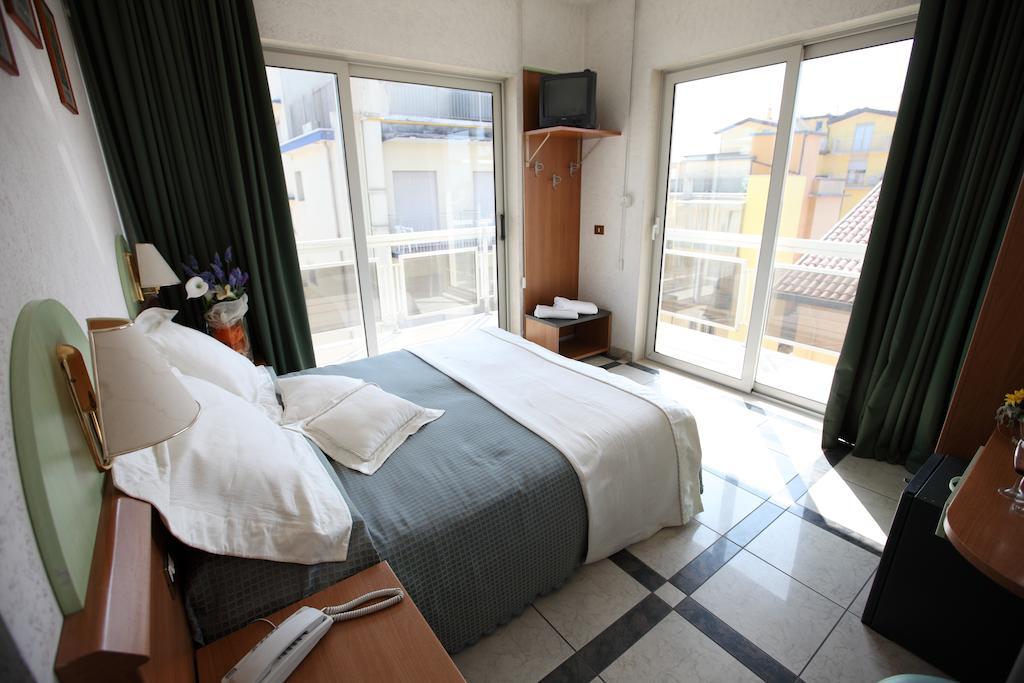 Hotel Baviera Sottomarina Værelse billede