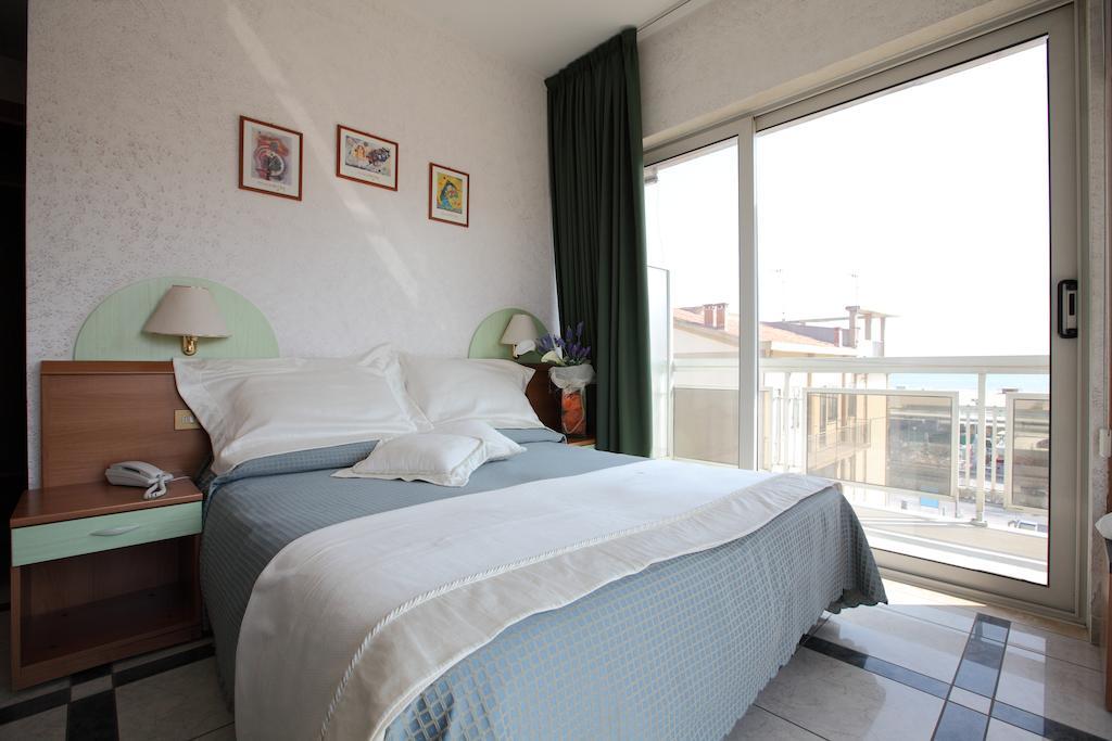 Hotel Baviera Sottomarina Værelse billede