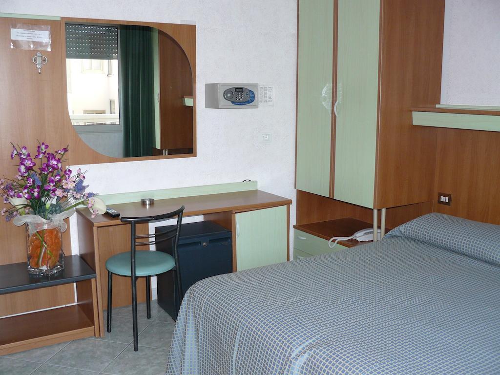 Hotel Baviera Sottomarina Eksteriør billede